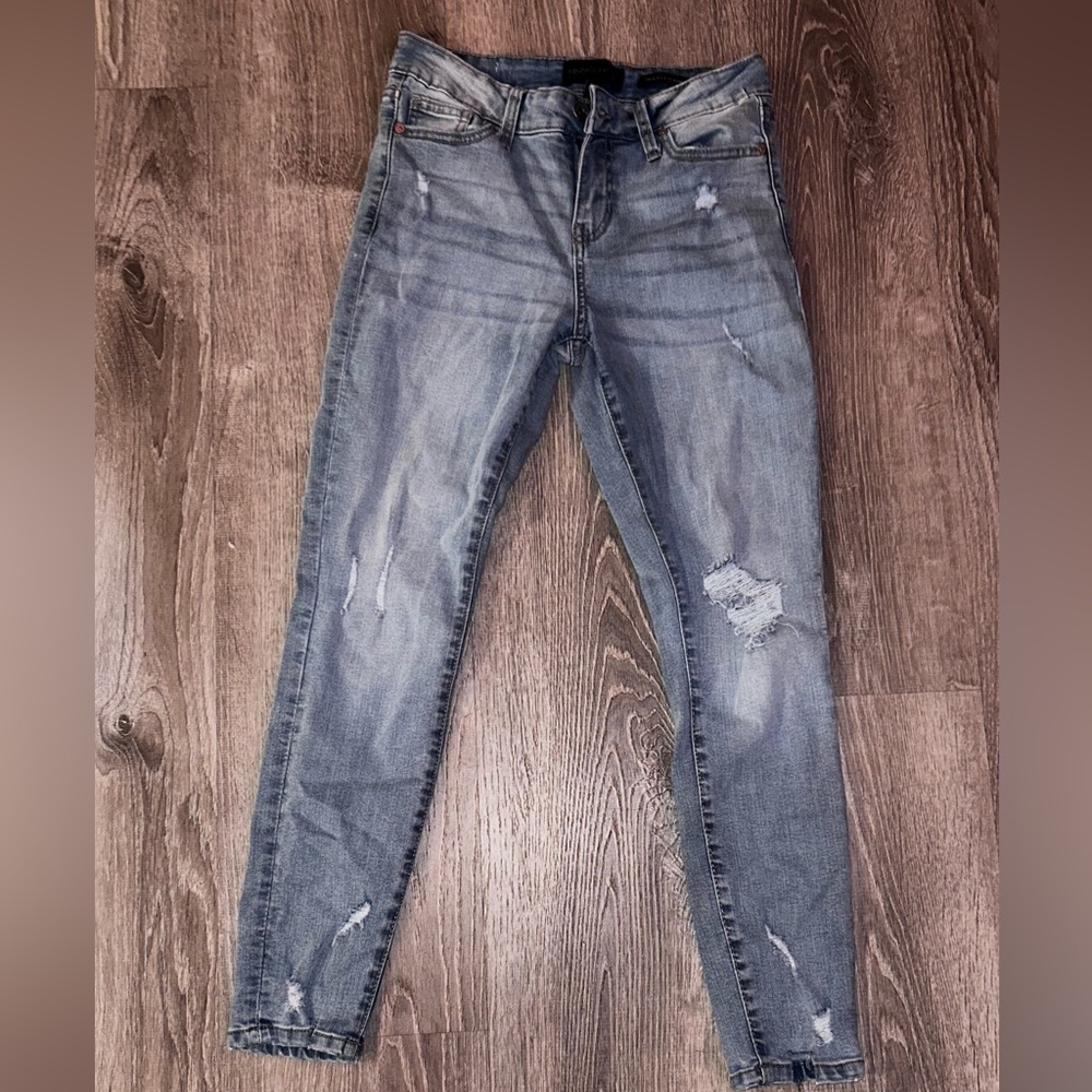 Women’s skinny jeans, never worn